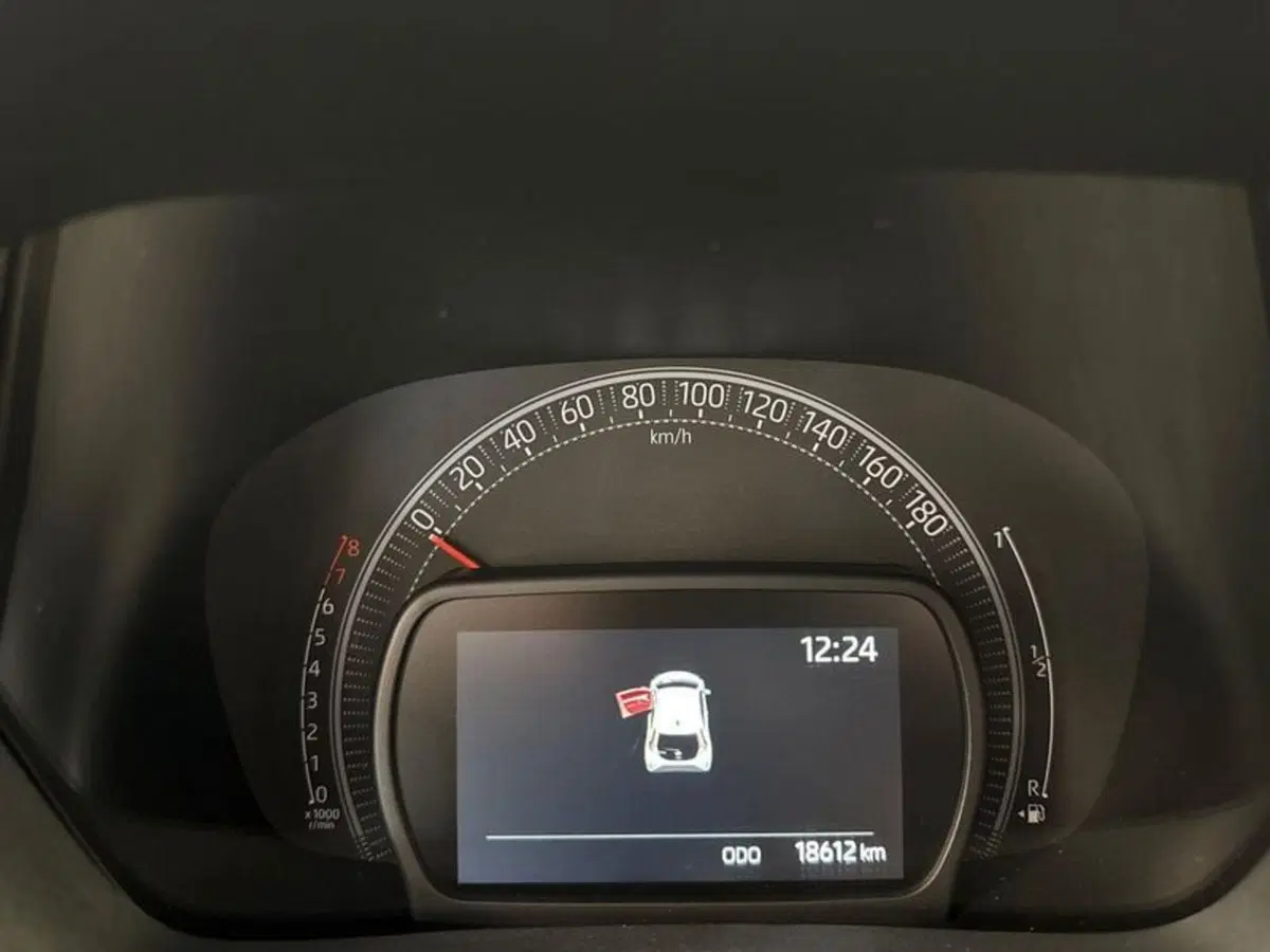 Toyota Aygo X usata a Prato (13)