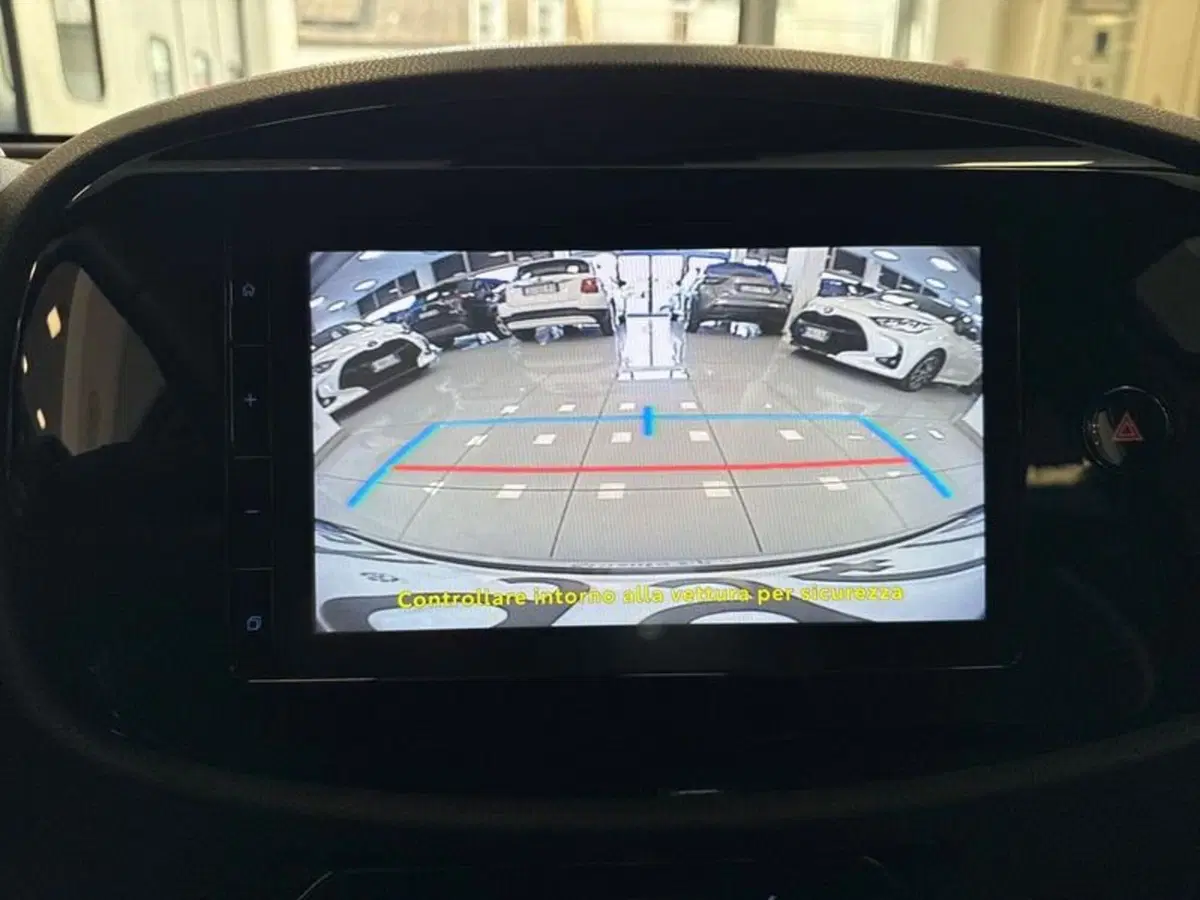 Toyota Aygo X usata a Prato (15)
