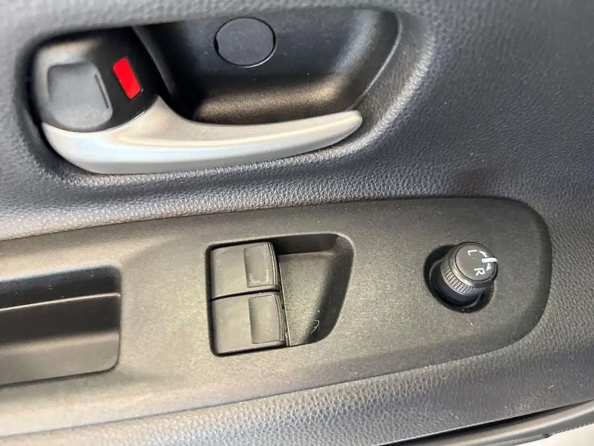 Toyota Aygo X usata a Prato (17)