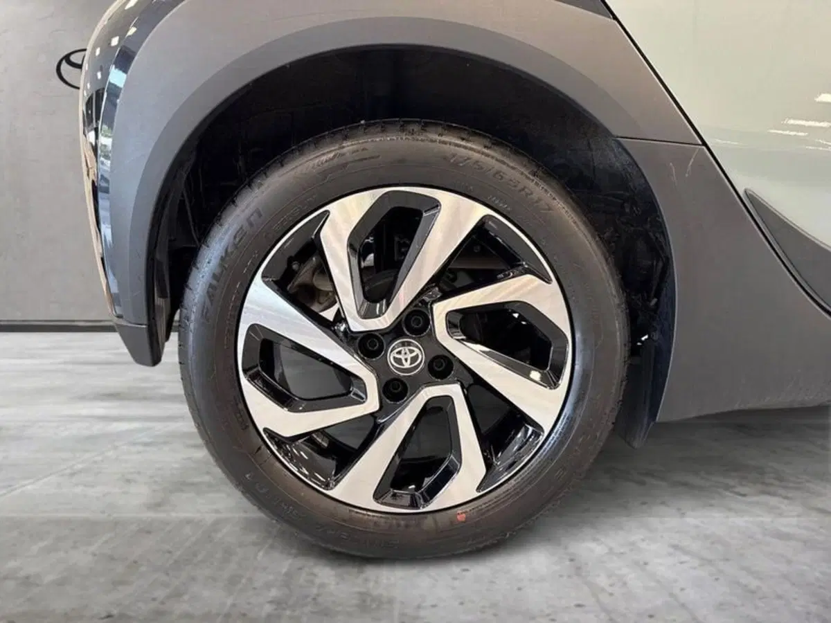 Toyota Aygo X usata a Prato (8)