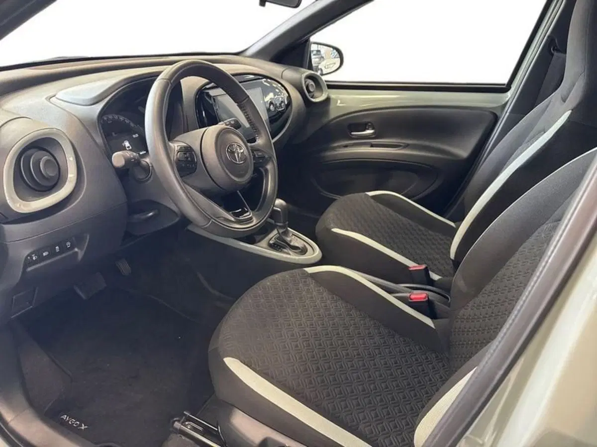 Toyota Aygo X usata a Prato (9)