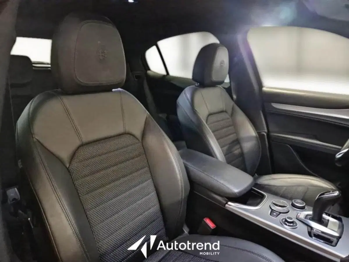 Alfa Romeo Stelvio usata a Bari (6)