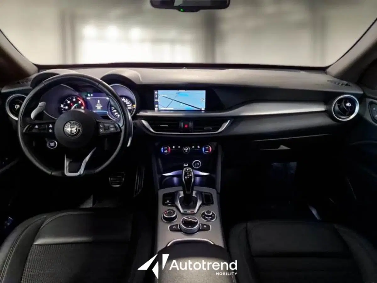 Alfa Romeo Stelvio usata a Bari (7)