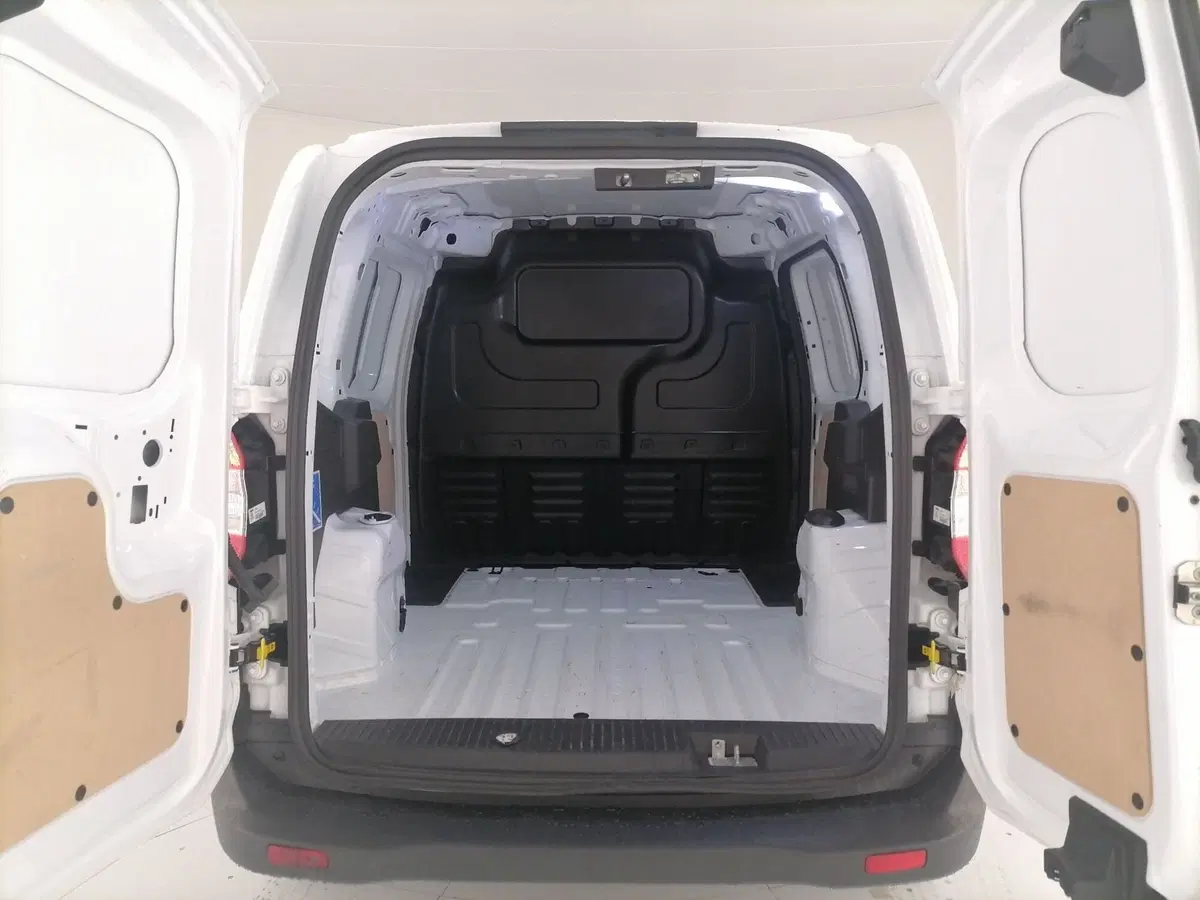 Ford Transit Courier usata a Roma (9)