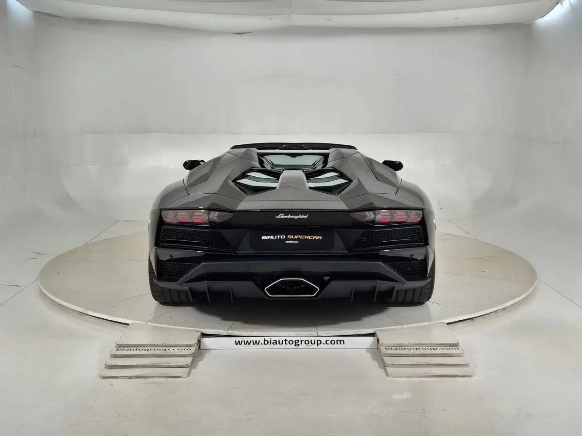 Lamborghini Aventador Coupé usata a Torino (3)