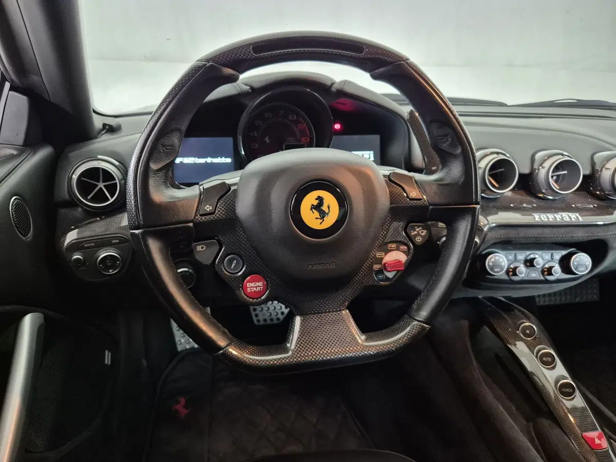 Ferrari F12 Coupé usata a Torino (10)