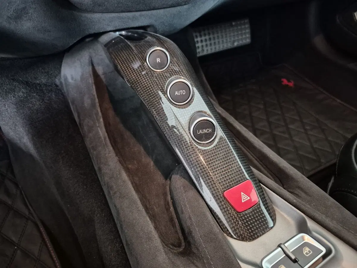 Ferrari F12 Coupé usata a Torino (13)