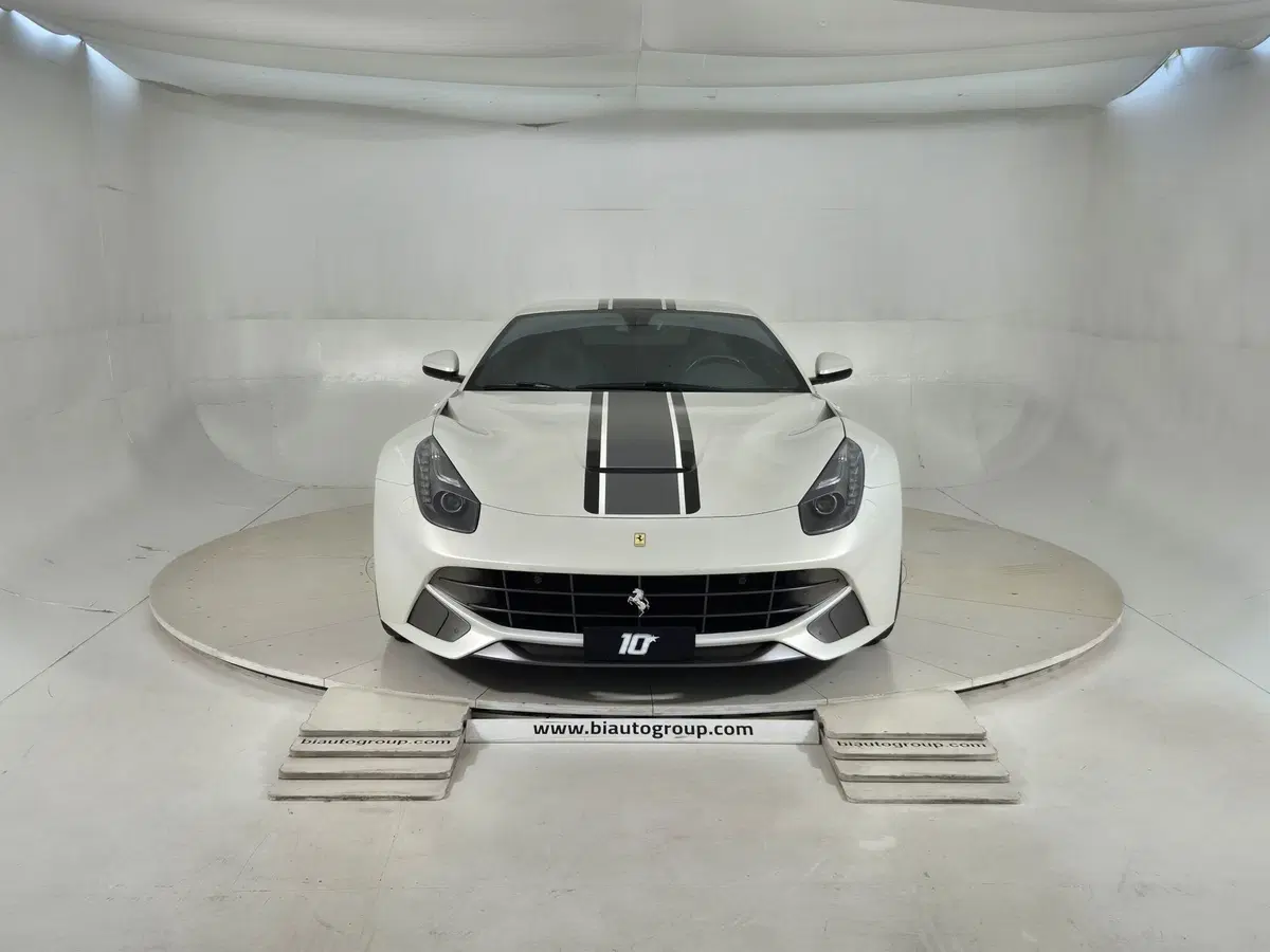 Ferrari F12 Coupé usata a Torino (2)