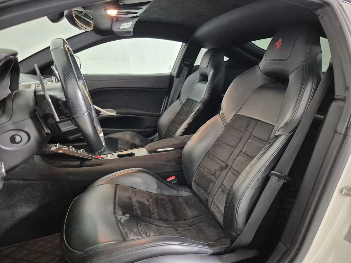 Ferrari F12 Coupé usata a Torino (7)
