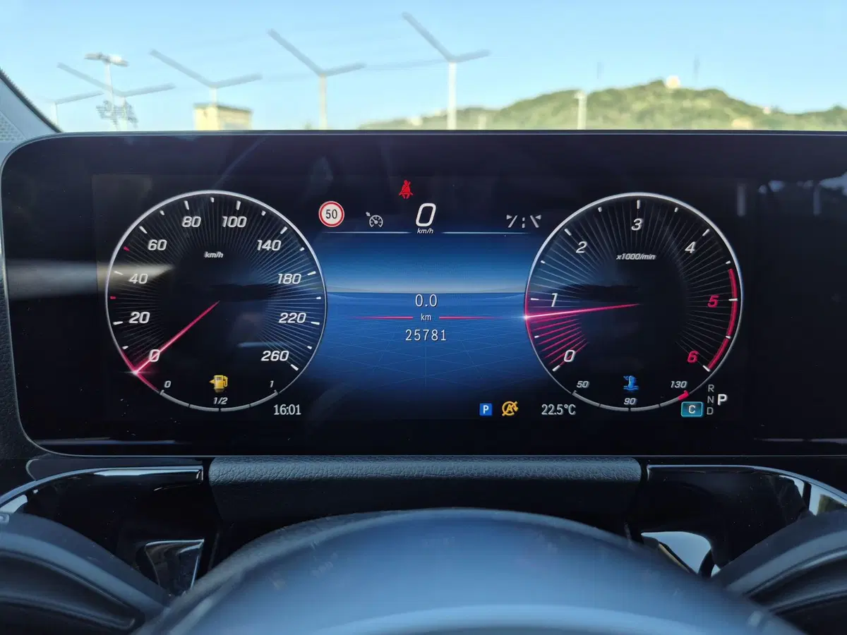 Mercedes-Benz GLA SUV usata  (14)