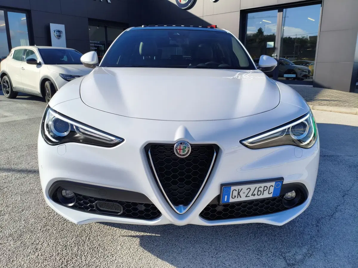 Alfa Romeo Stelvio usata a Matera (10)