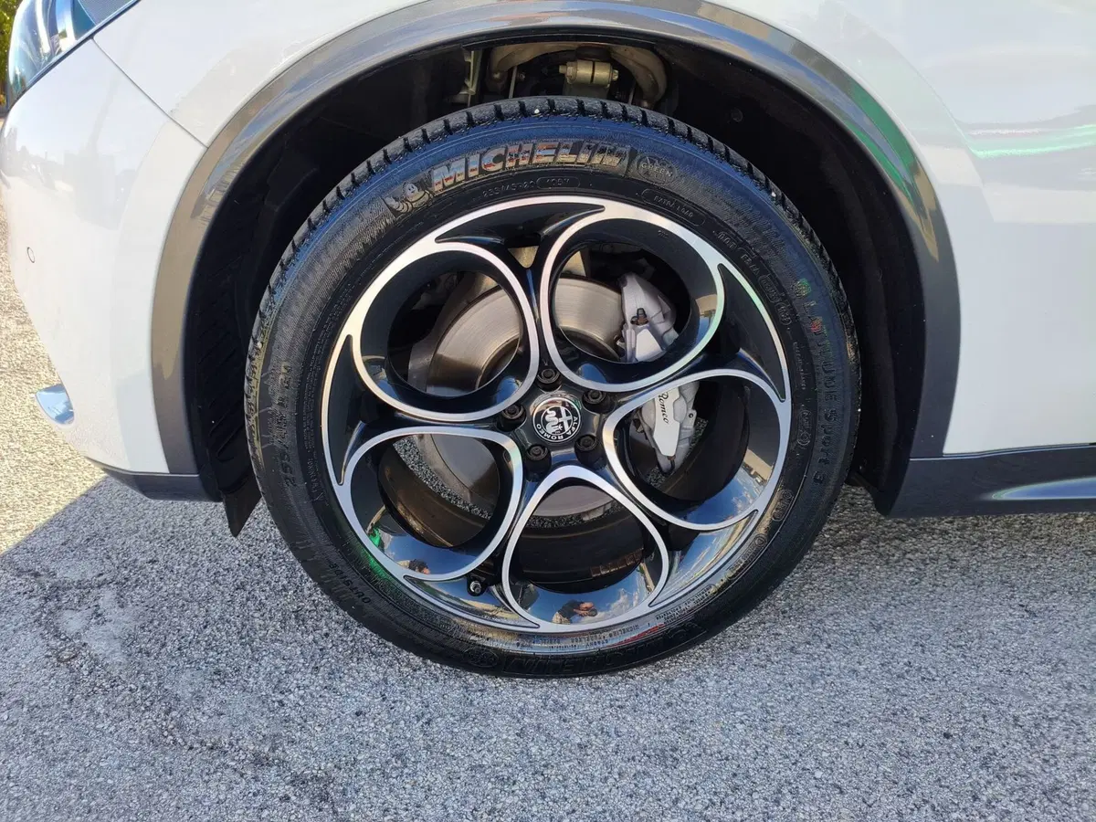 Alfa Romeo Stelvio usata a Matera (17)