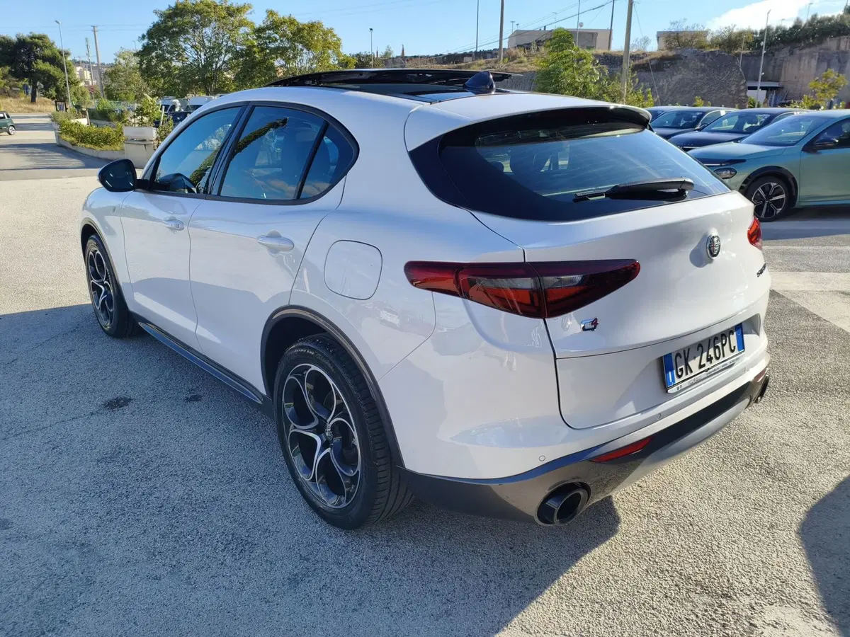 Alfa Romeo Stelvio usata a Matera (3)