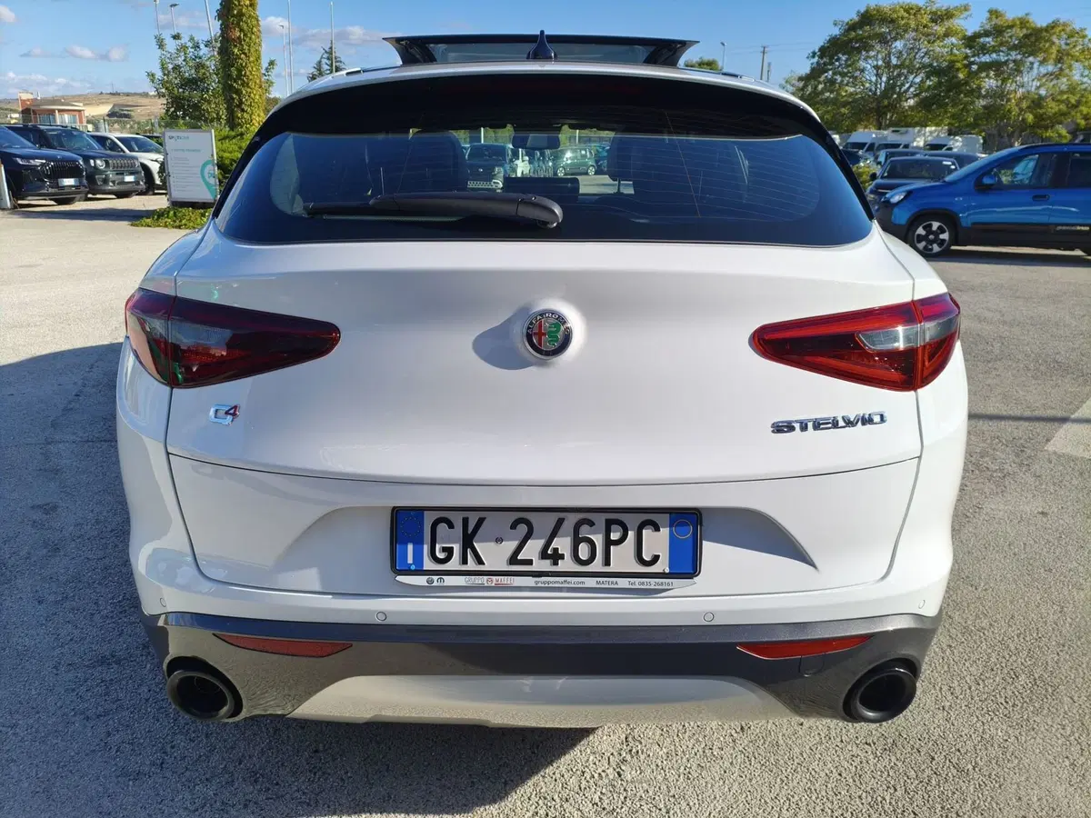 Alfa Romeo Stelvio usata a Matera (4)