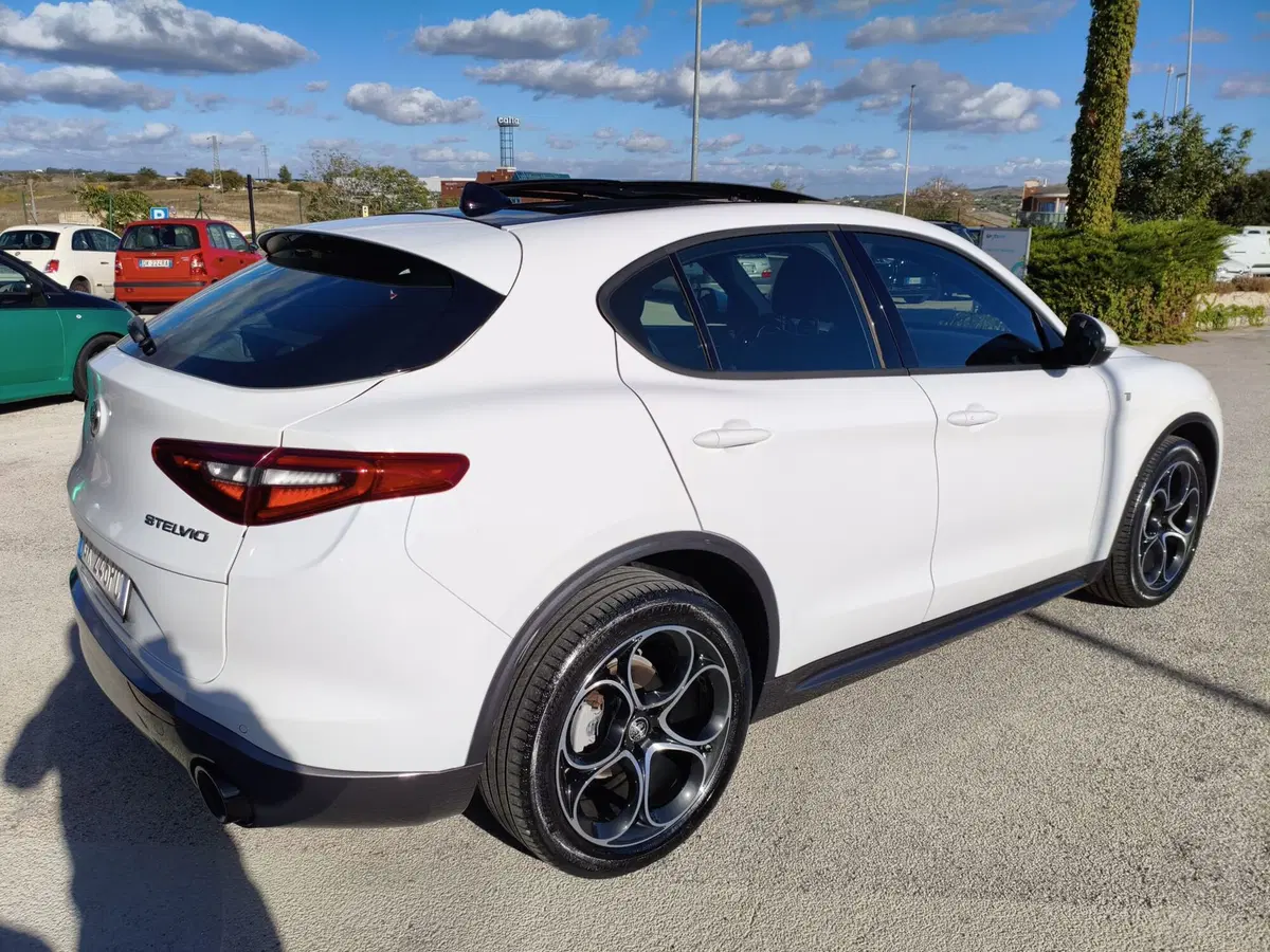 Alfa Romeo Stelvio usata a Matera (8)