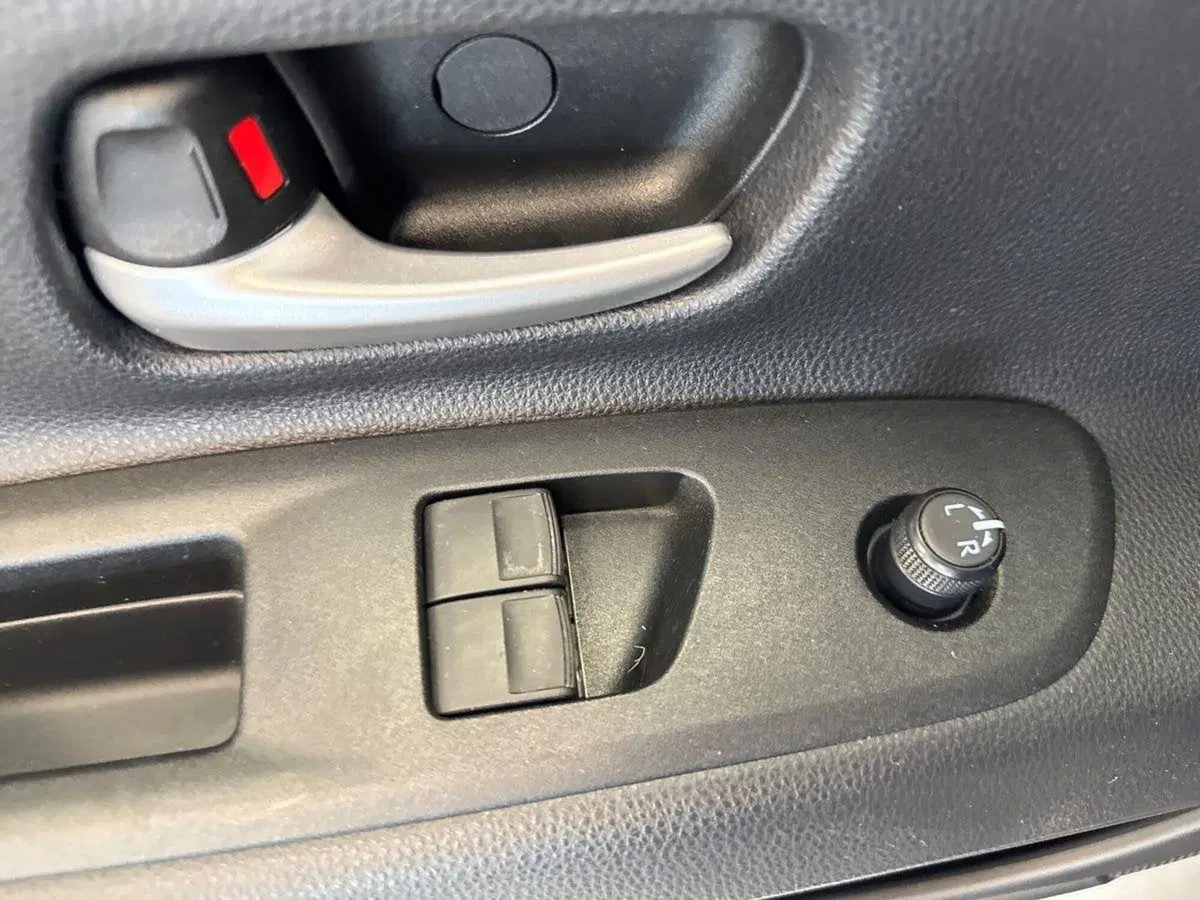 Toyota Aygo X usata a Prato (17)