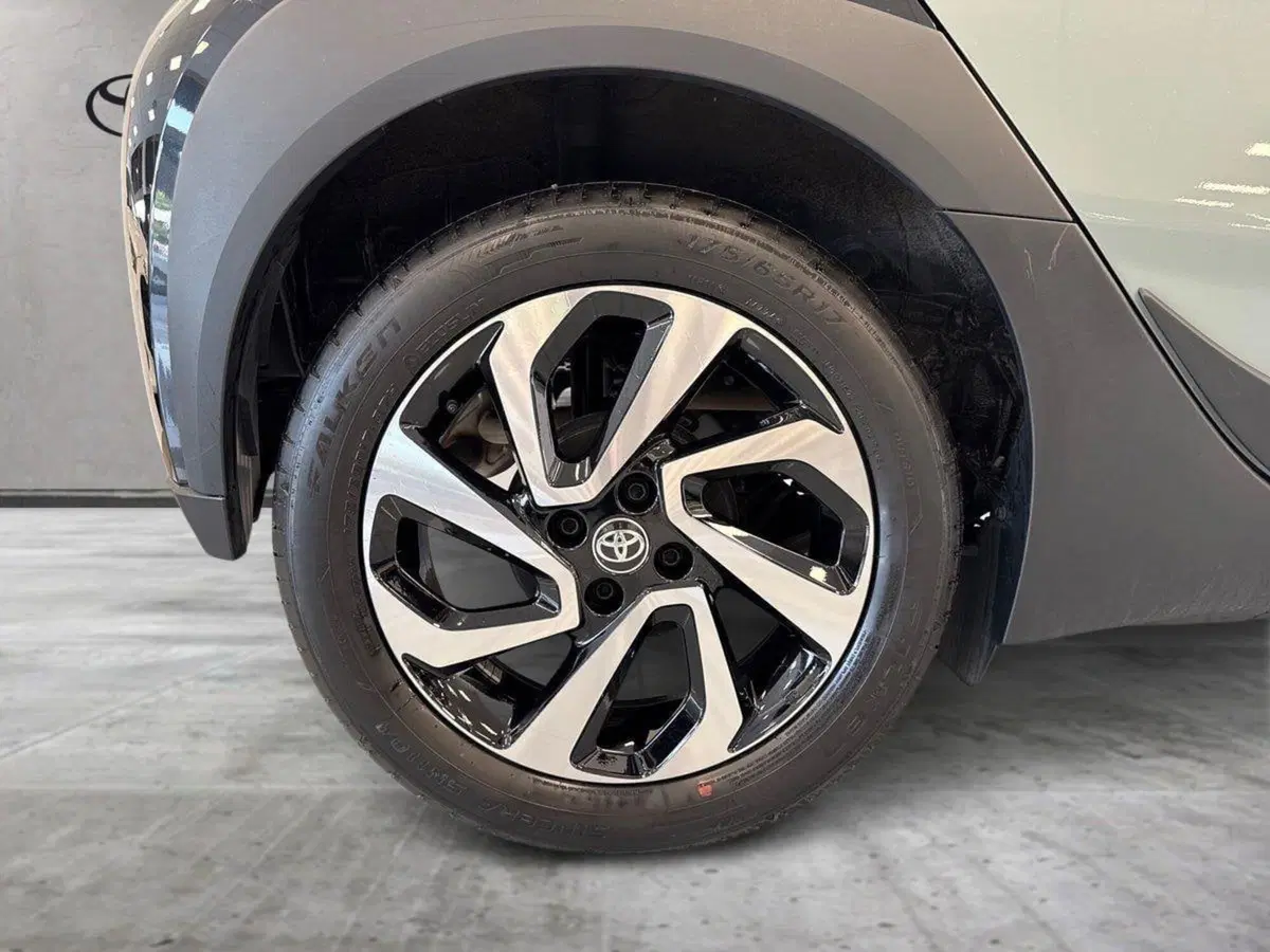 Toyota Aygo X usata a Prato (8)