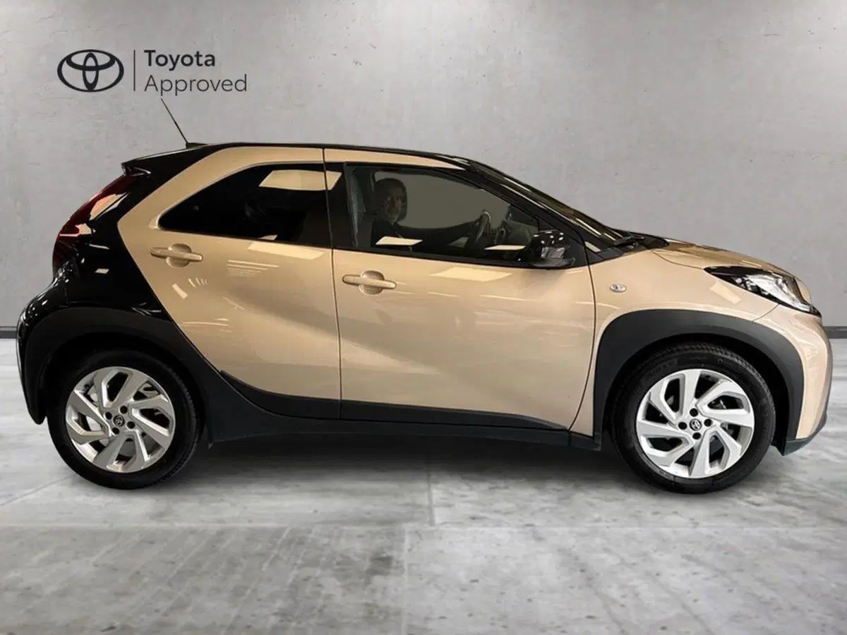 Toyota Aygo X usata a Prato (5)