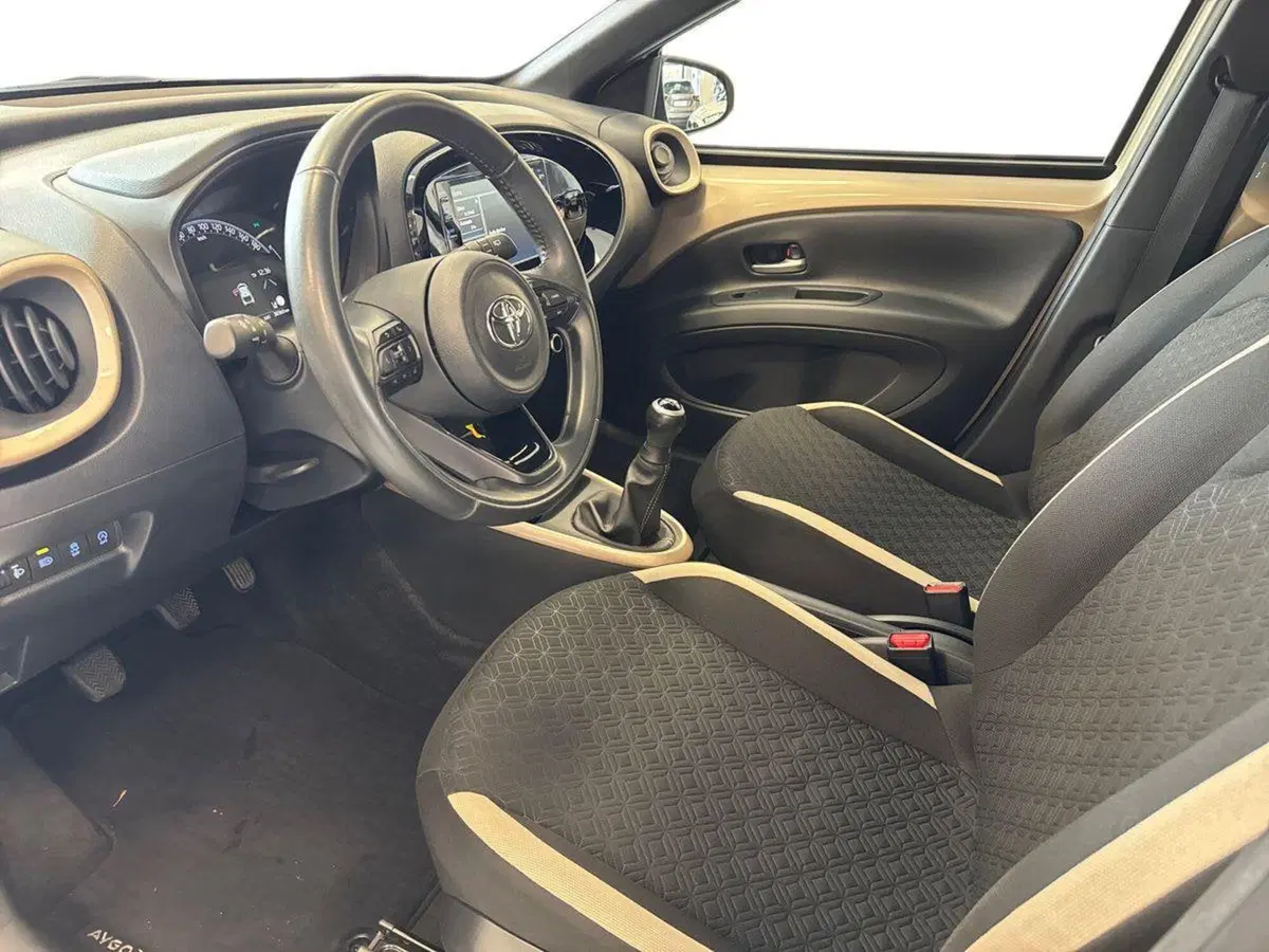Toyota Aygo X usata a Prato (9)