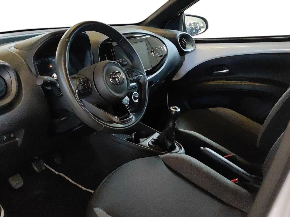 Toyota Aygo X usata a Milano (8)
