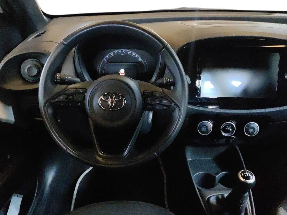 Toyota Aygo X usata a Milano (9)