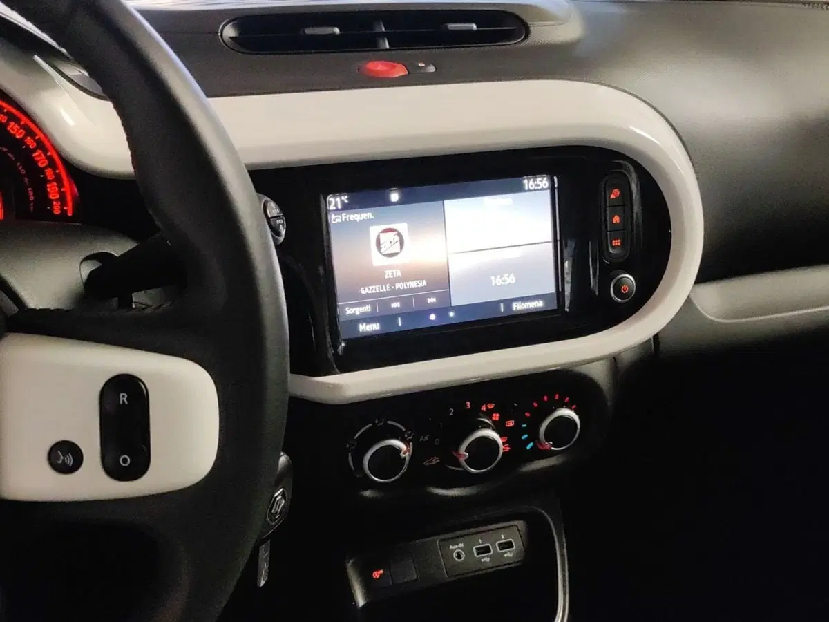 Renault Twingo usata a Milano (9)