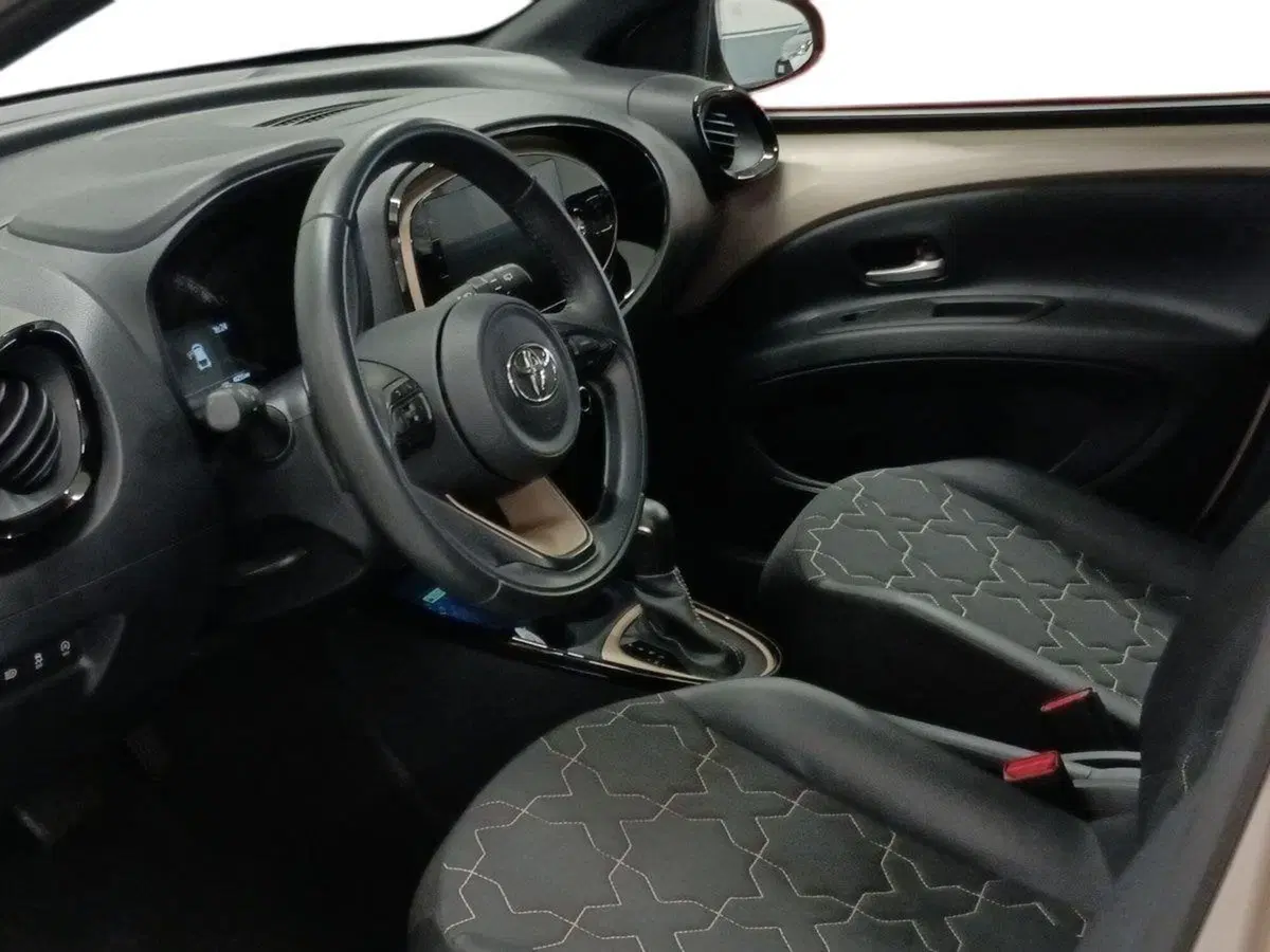 Toyota Aygo X usata a Milano (7)