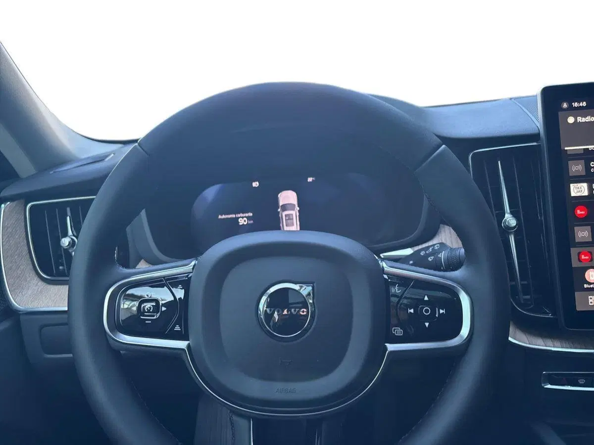 Volvo XC60 nuova a Ferrara (10)