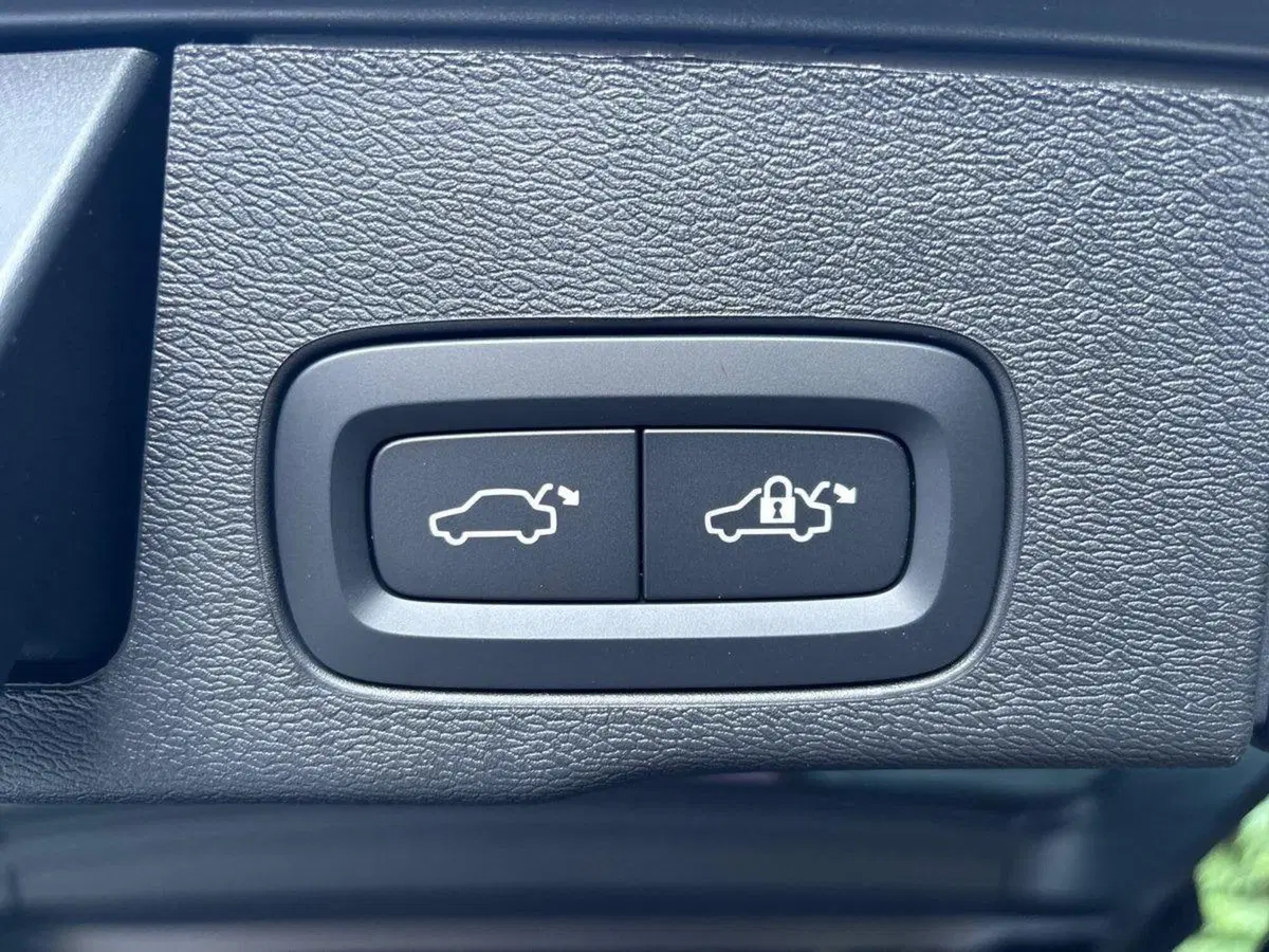 Volvo XC60 nuova a Ferrara (14)