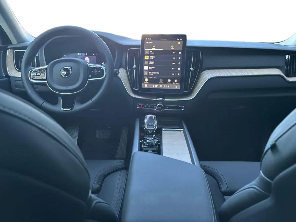 Volvo XC60 nuova a Ferrara (5)