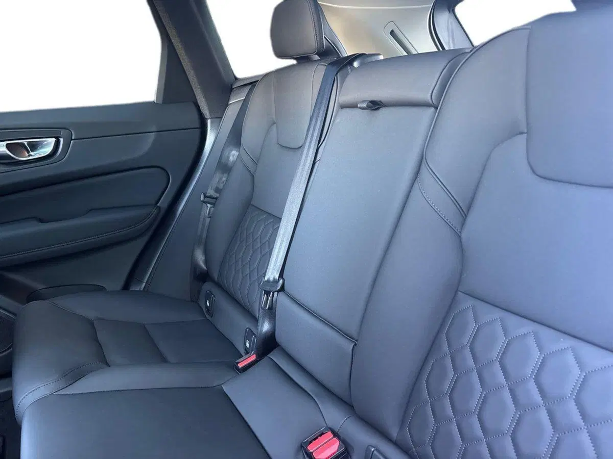 Volvo XC60 nuova a Ferrara (6)