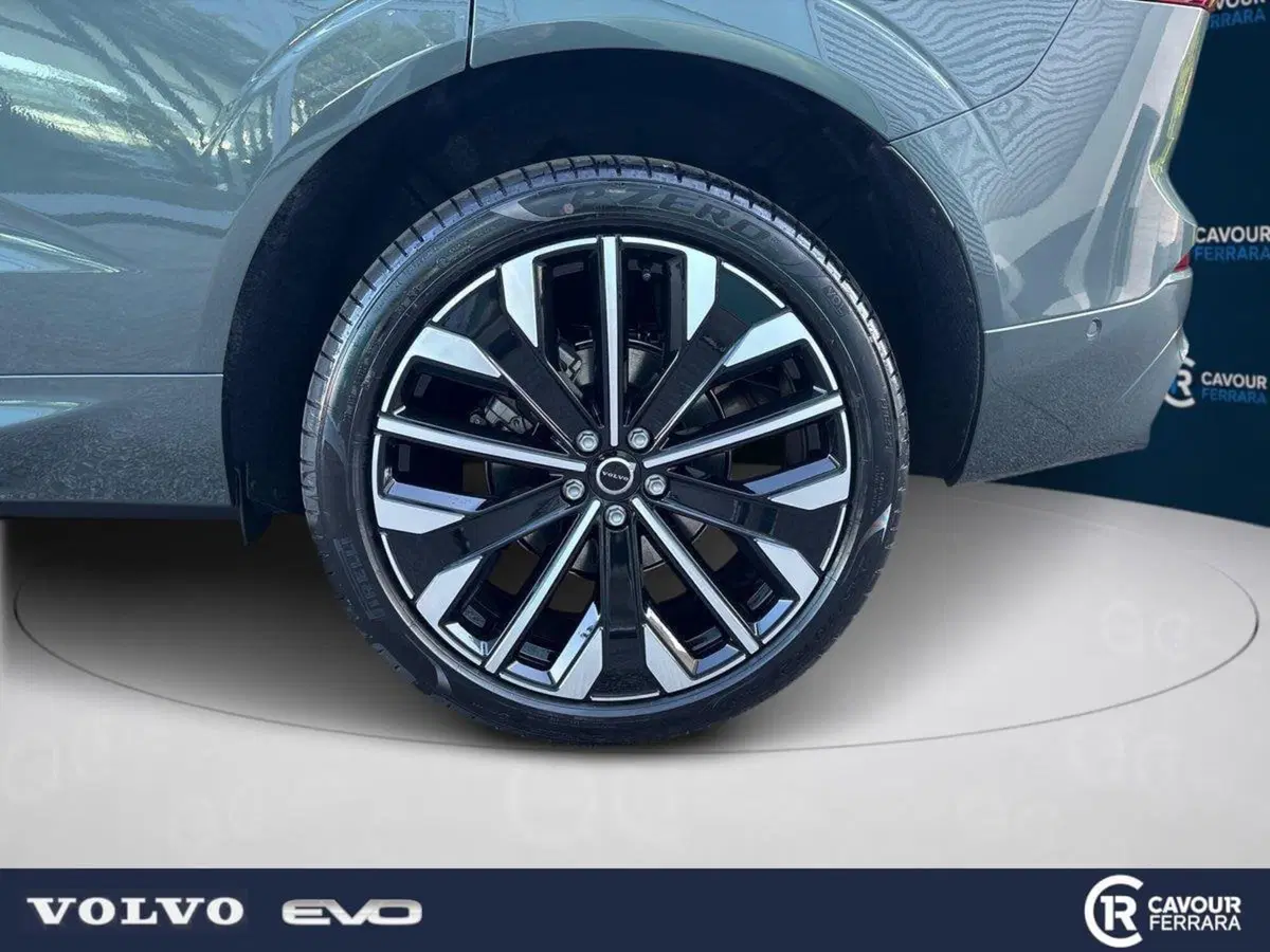 Volvo XC60 nuova a Ferrara (9)