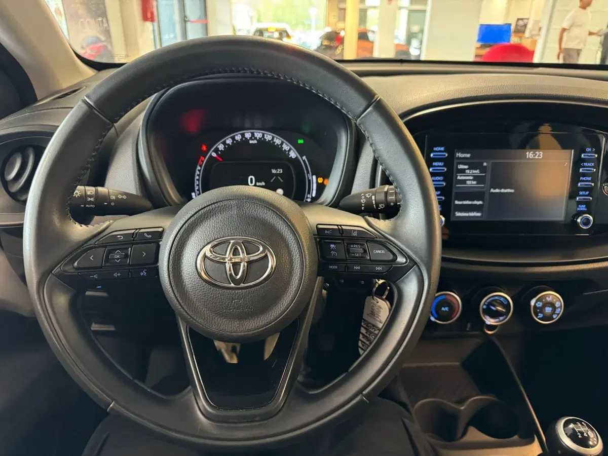 Toyota Aygo X usata a Modena (11)