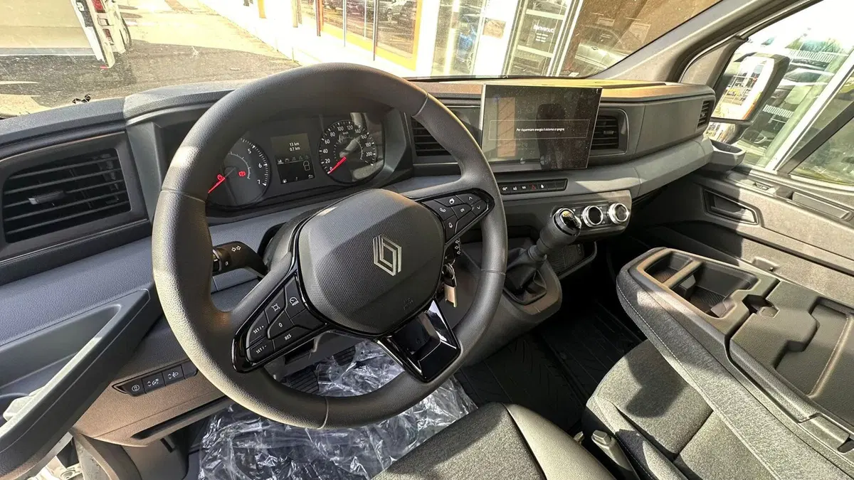 Renault Master Furgone nuova a Parma (5)
