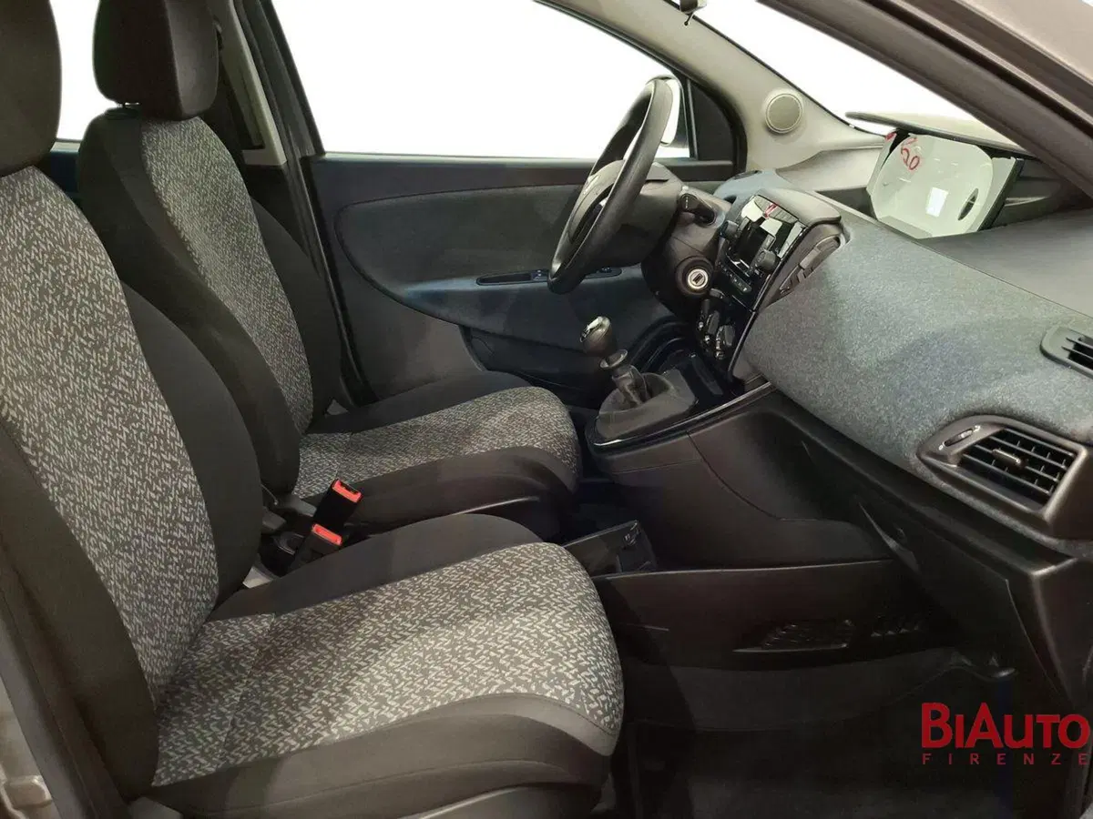 Lancia Ypsilon usata a Firenze (15)