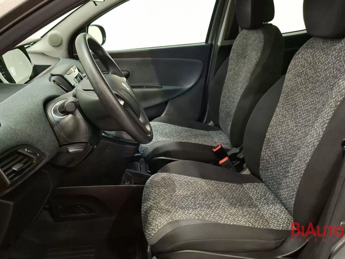 Lancia Ypsilon usata a Firenze (16)