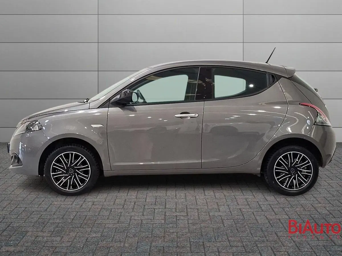 Lancia Ypsilon usata a Firenze (2)