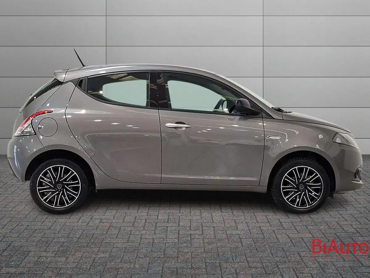 Lancia Ypsilon usata a Firenze (3)