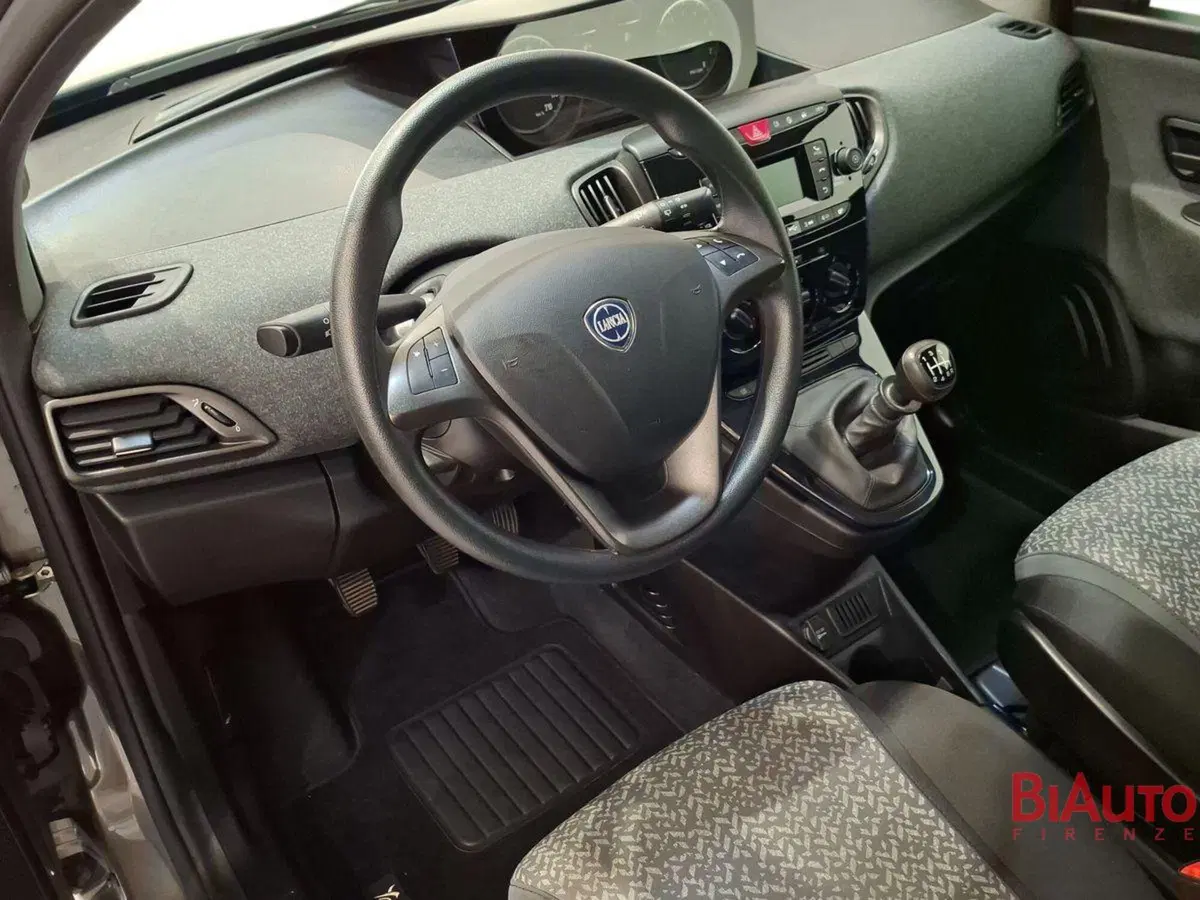 Lancia Ypsilon usata a Firenze (6)
