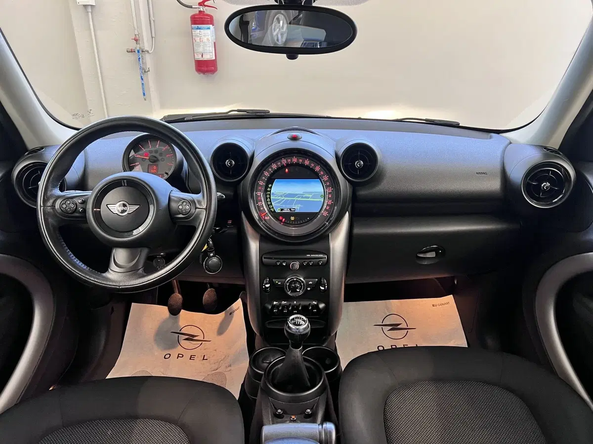 MINI Mini Countryman usata a Bari (17)