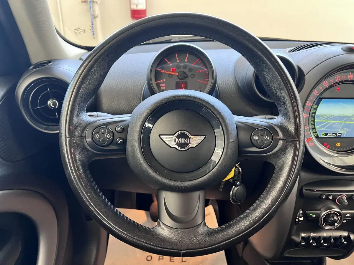 MINI Mini Countryman usata a Bari (18)
