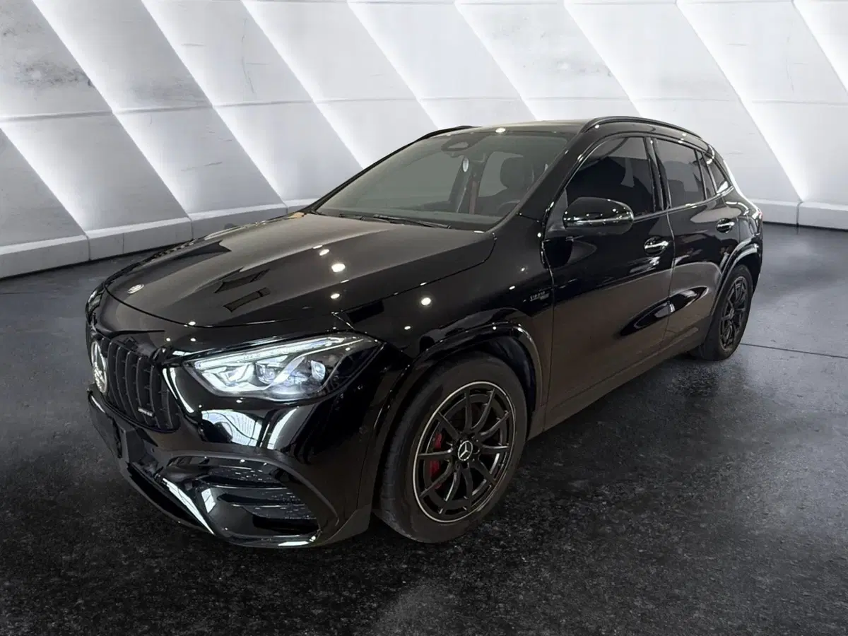 Mercedes-Benz GLA SUV usata a Napoli