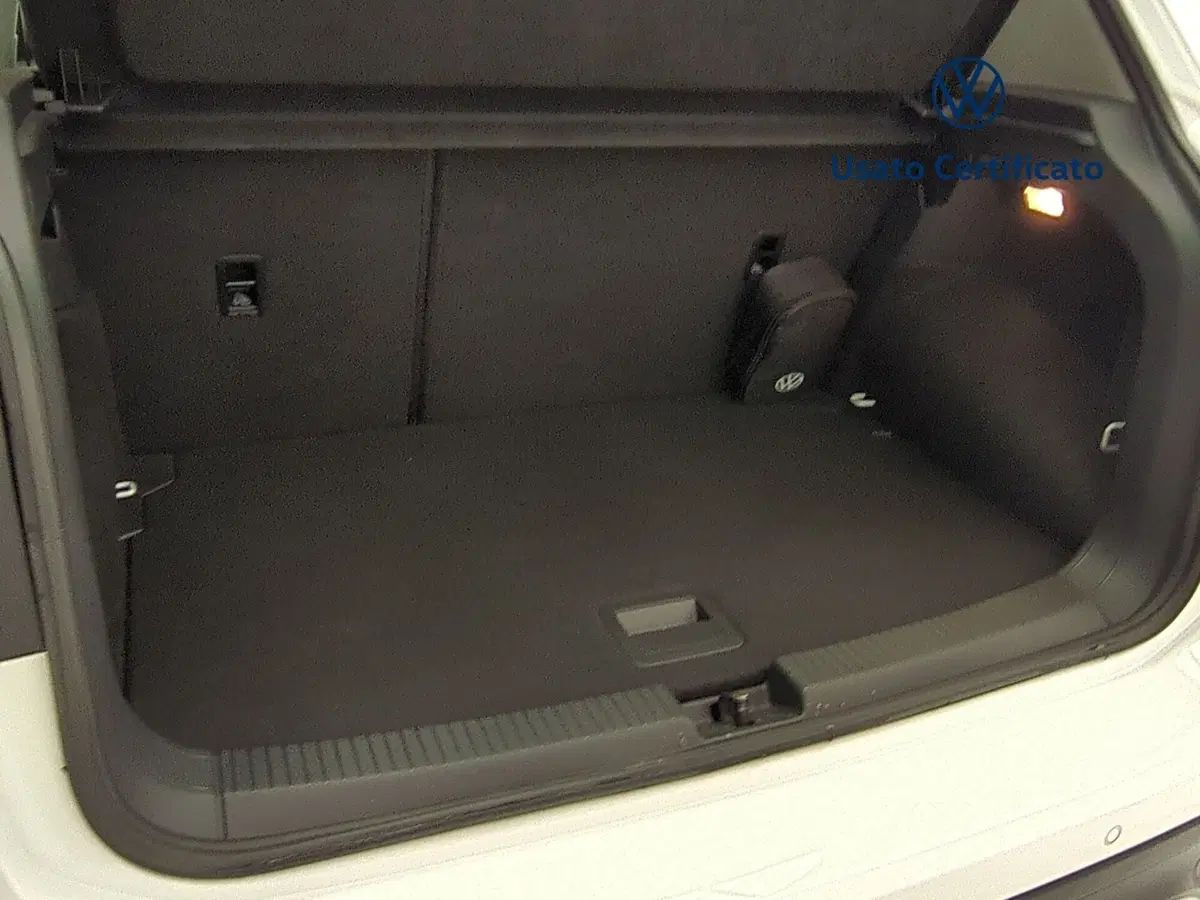 Volkswagen T-Cross usata a Avellino (11)