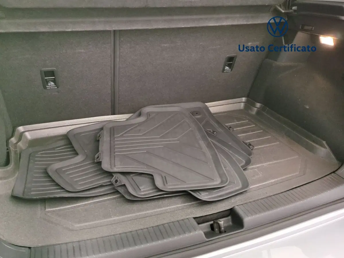 Volkswagen T-Cross usata a Avellino (12)