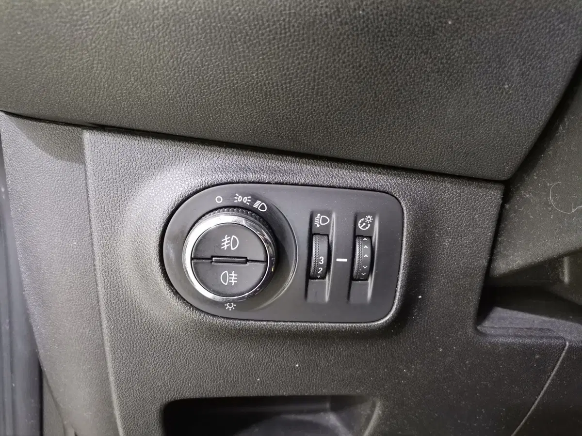 Opel Corsa usata a Salerno (13)
