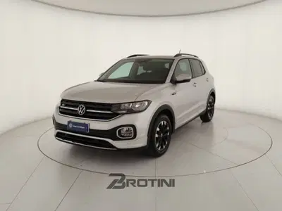 Volkswagen T-Cross 1.0 TSI Sport del 2023 usata a Massa