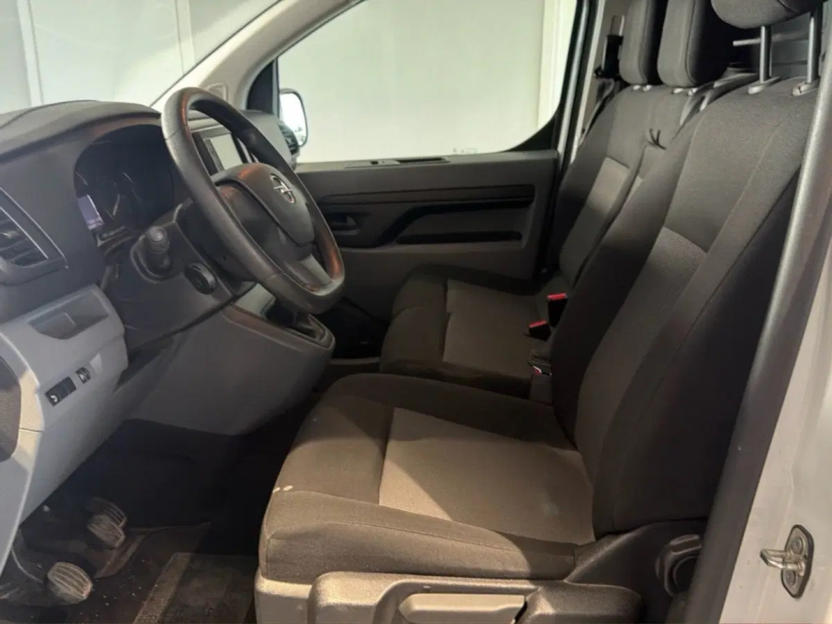 Opel Vivaro Furgone usata a Taranto (12)