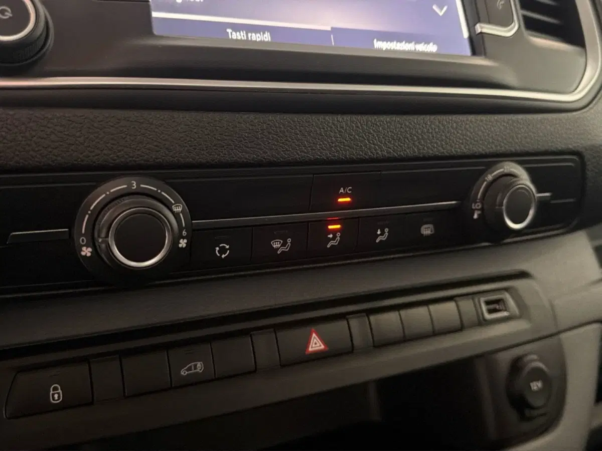 Opel Vivaro Furgone usata a Taranto (20)