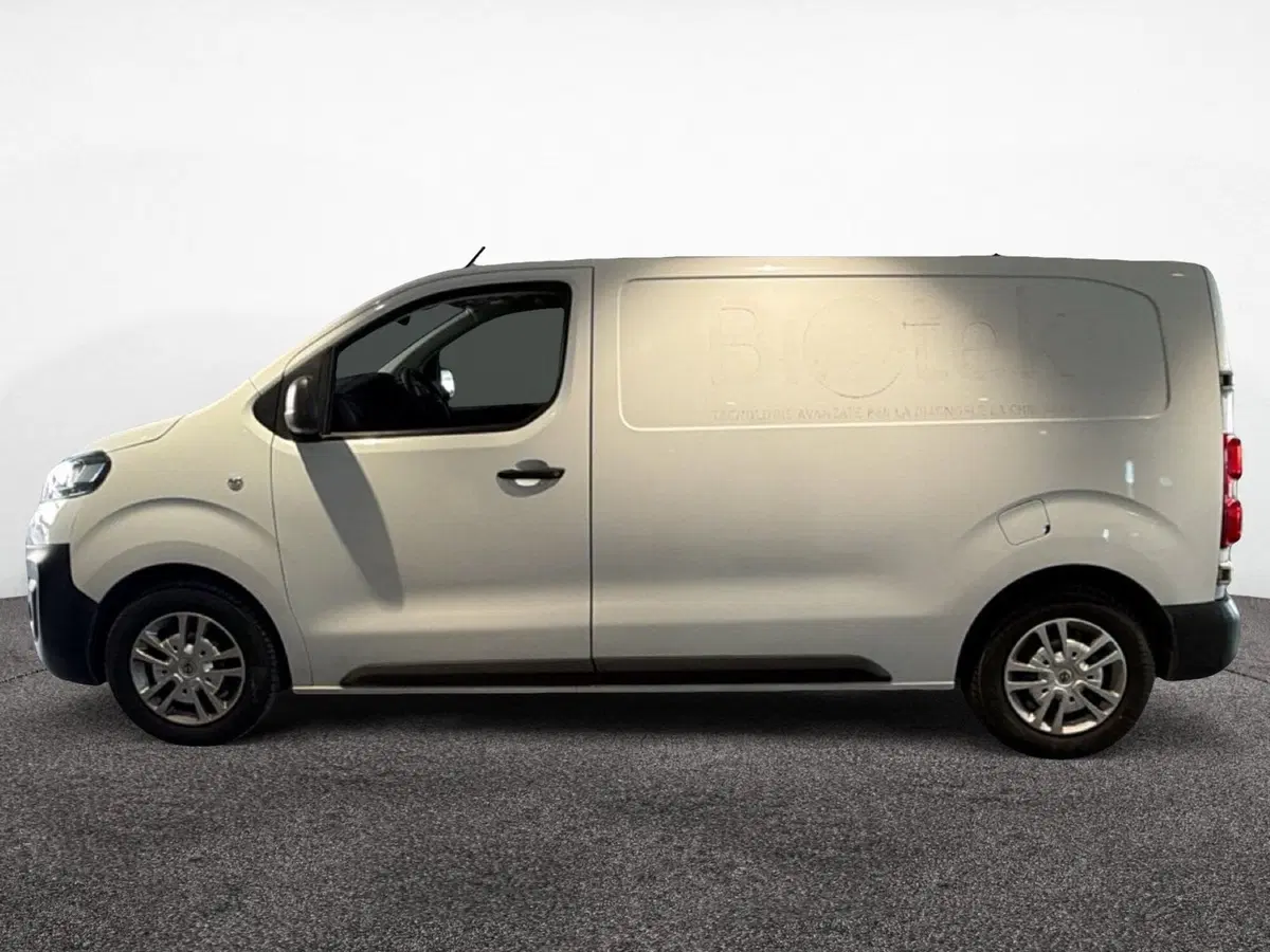 Opel Vivaro Furgone usata a Taranto (5)