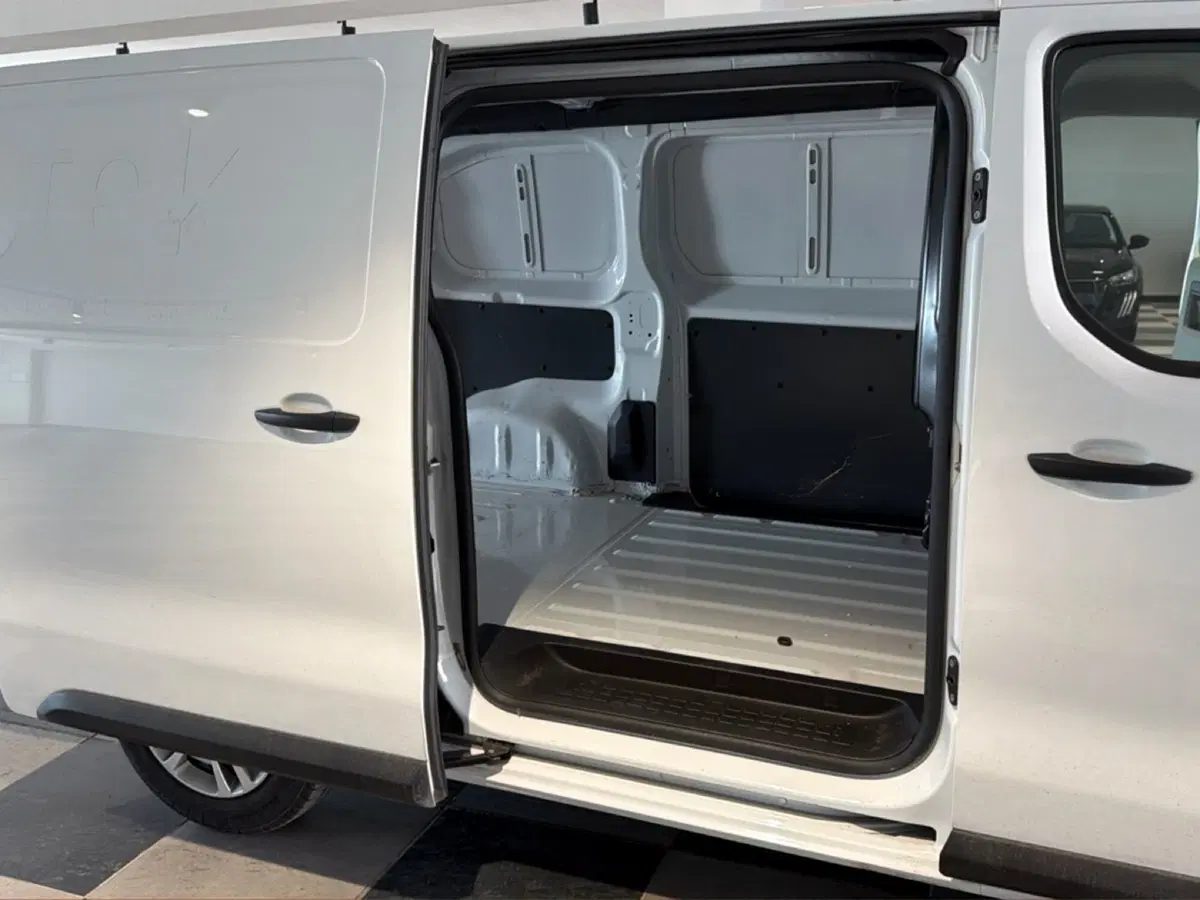 Opel Vivaro Furgone usata a Taranto (9)